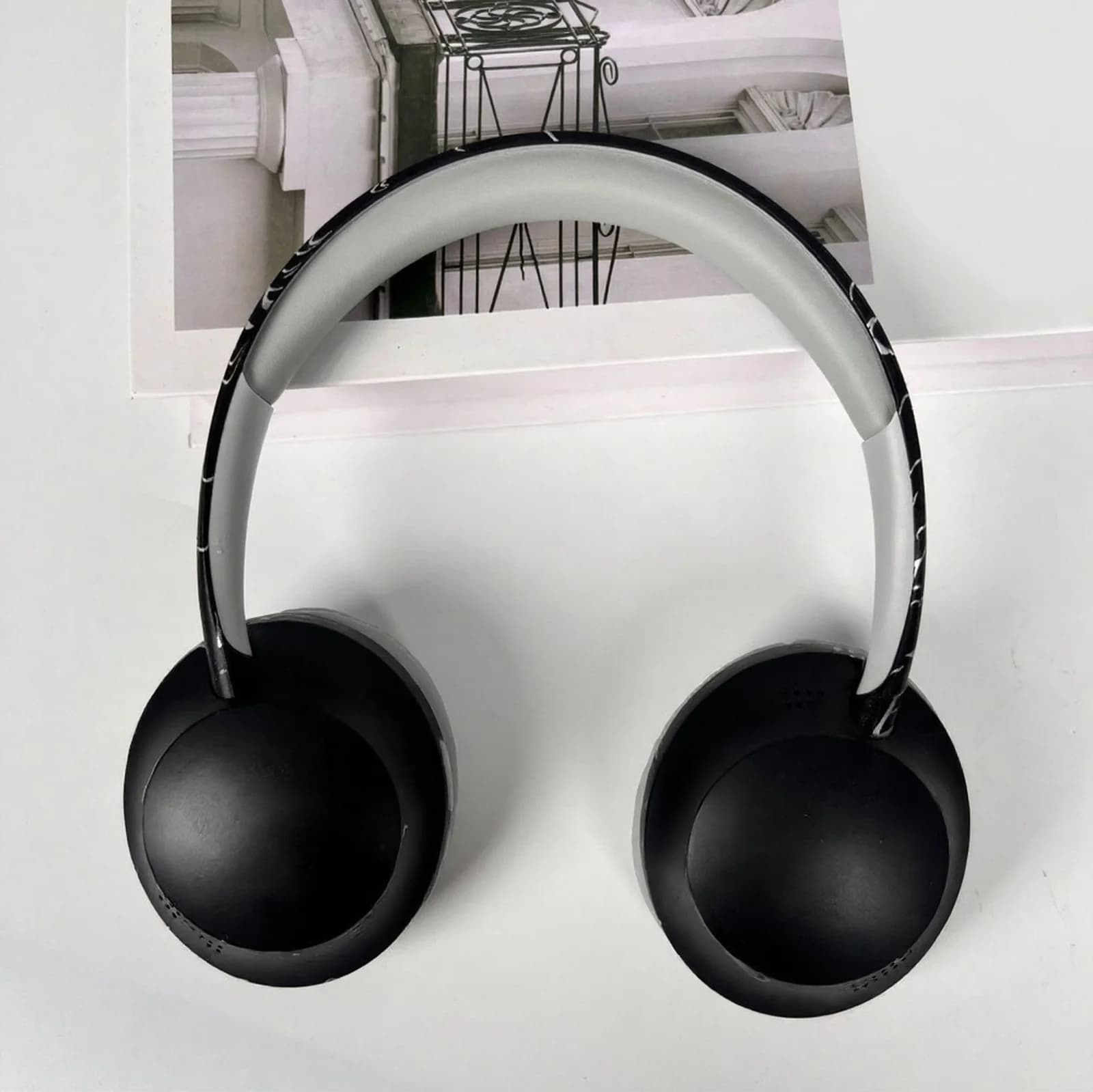 Fül köré illeszkedő vezeték nélküli fejhallgató Bluetooth 5.4-gyel és TF-kártya foglalattal